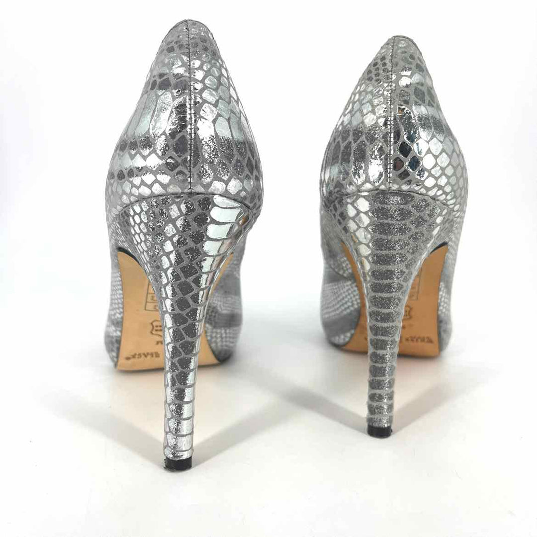 Shoe Size 8.5 White House Black Market Silver Pumps