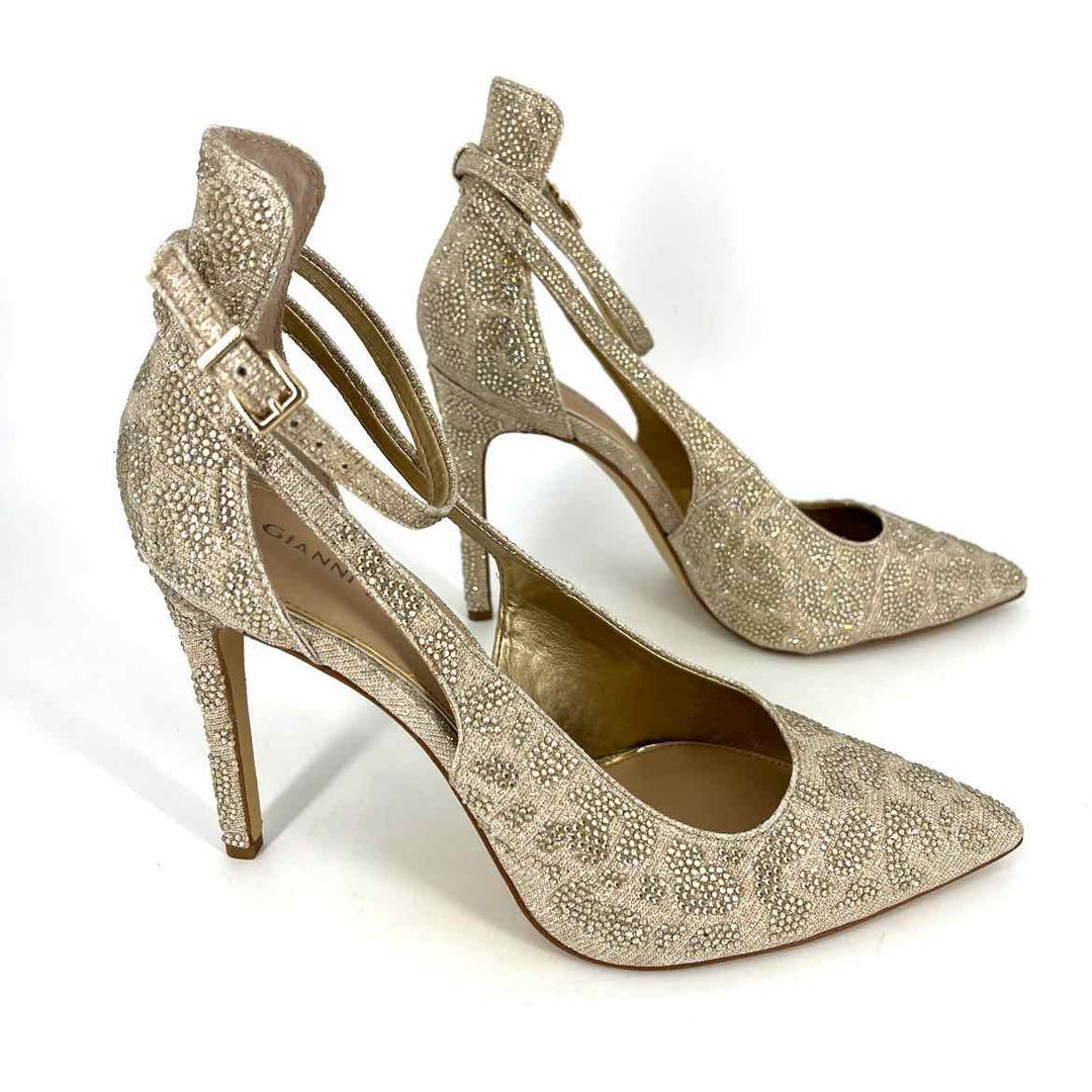 Shoe Size 9.5 Gianni Bini Gold Pumps