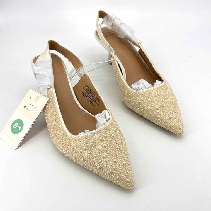 Shoe Size 8.5 A NEW DAY Ivory Pearl Pumps