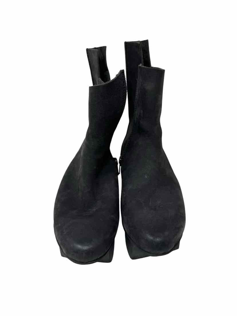 Shoe Size 6.5 Black Boots
