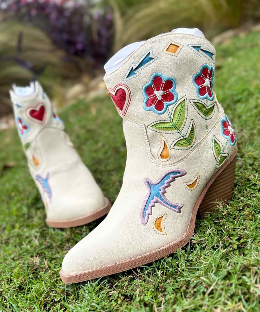 Shoe Size 5 Ivory Boots