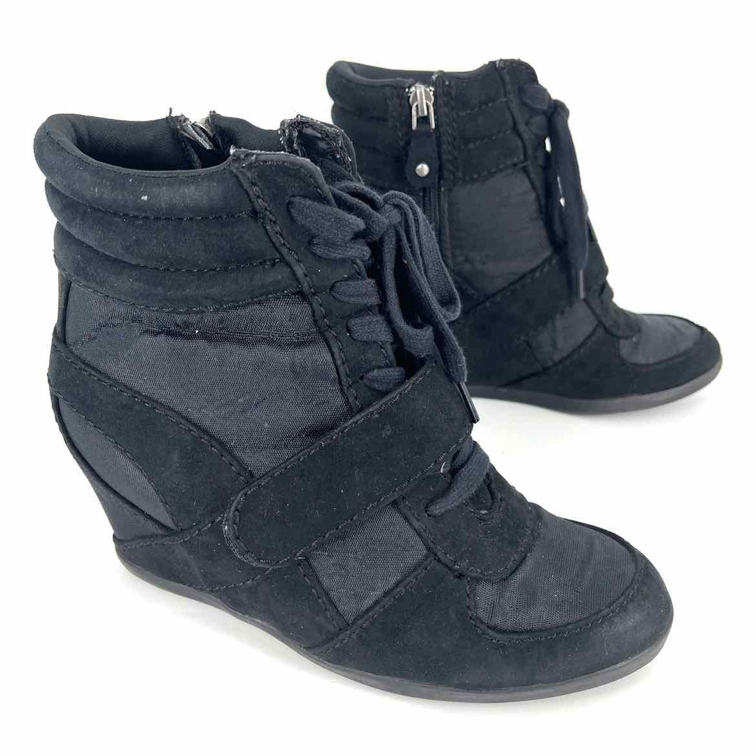 Shoe Size 6 SIMPLY VERA WANG Black Boots