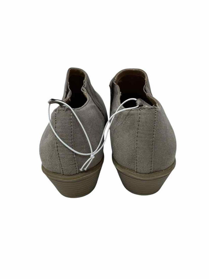 Shoe Size 9 GAP Tan Boots