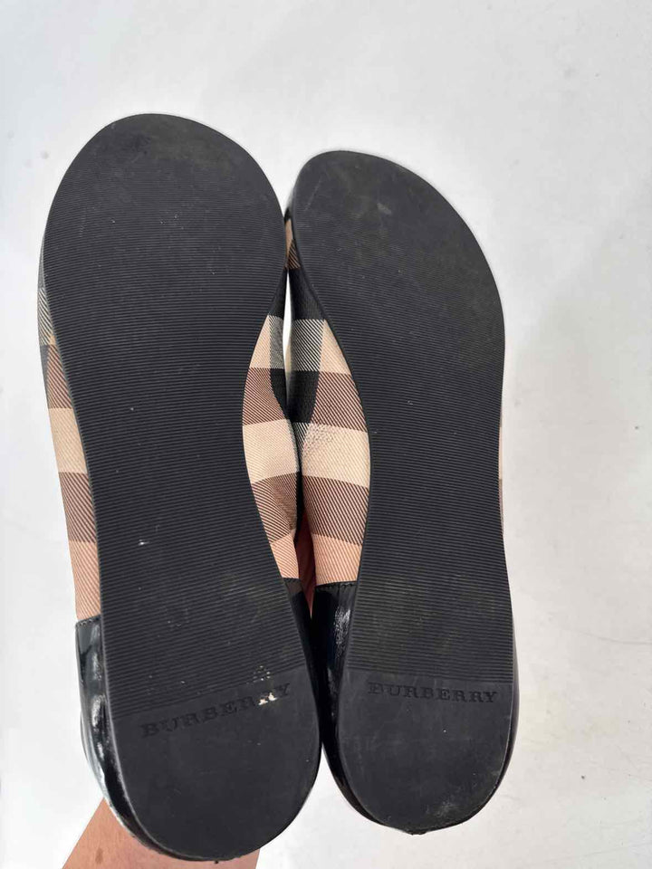 Shoe Size 37.5 Burberry Black Print Flats