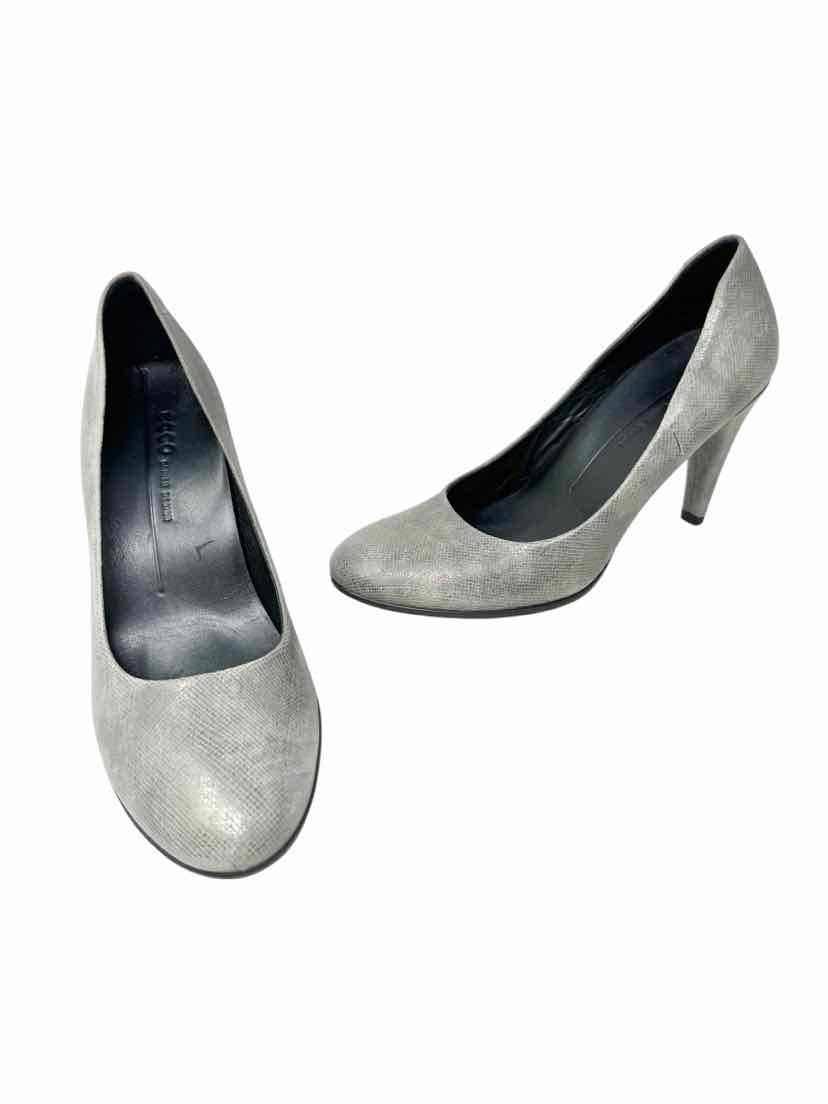Shoe Size 37 ECCO Gray Leather Pumps