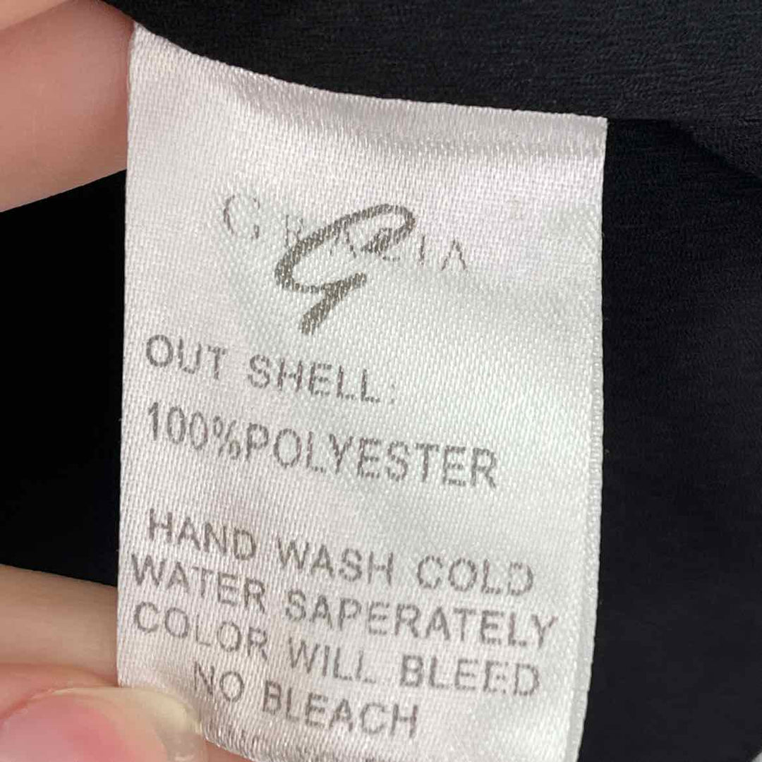 Size M GRACIA Black/White Shirt