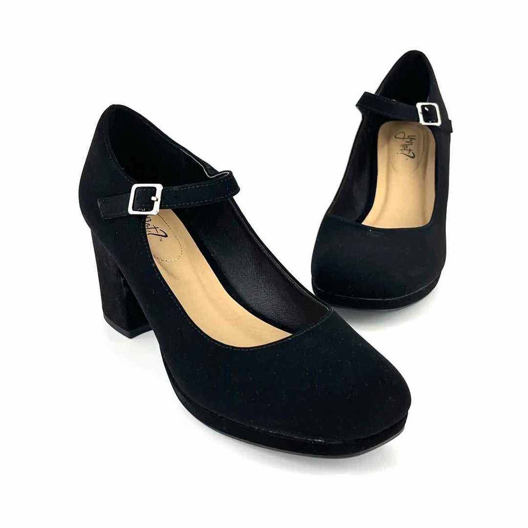 Shoe Size 8.5 Black Pumps