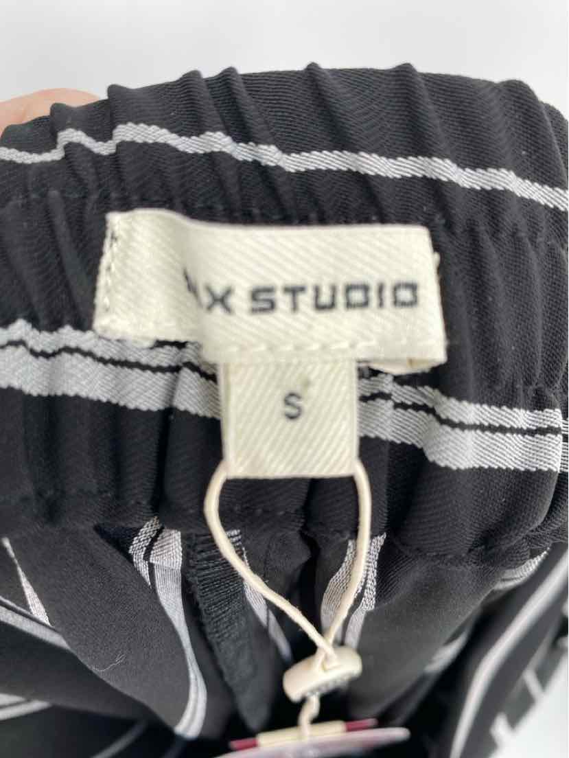 Size S MAX STUDIO Black Capri