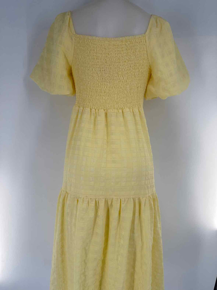 Size M ASTR Yellow Dress
