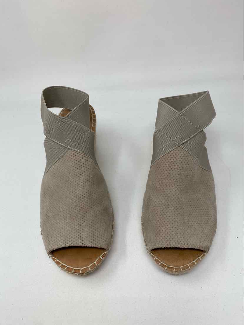 Shoe Size 8 GENTLE SOULS Tan Leather Sandals