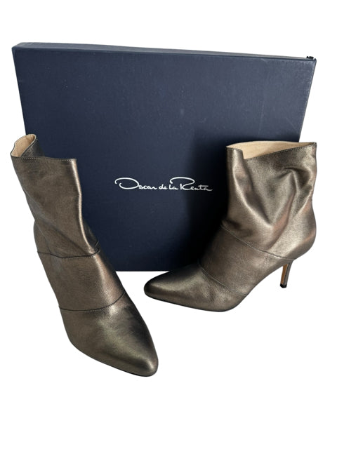 Shoe Size 35.5 OSCAR DE LA RENTE Silver Leather Boots