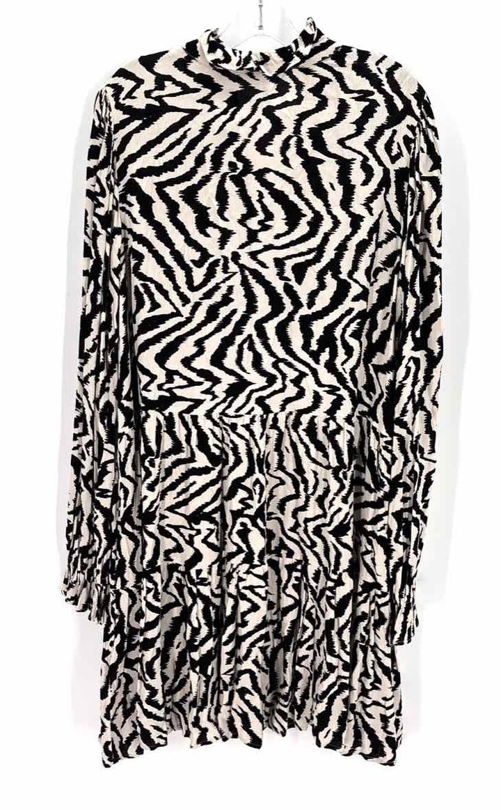 Size M Black Dress