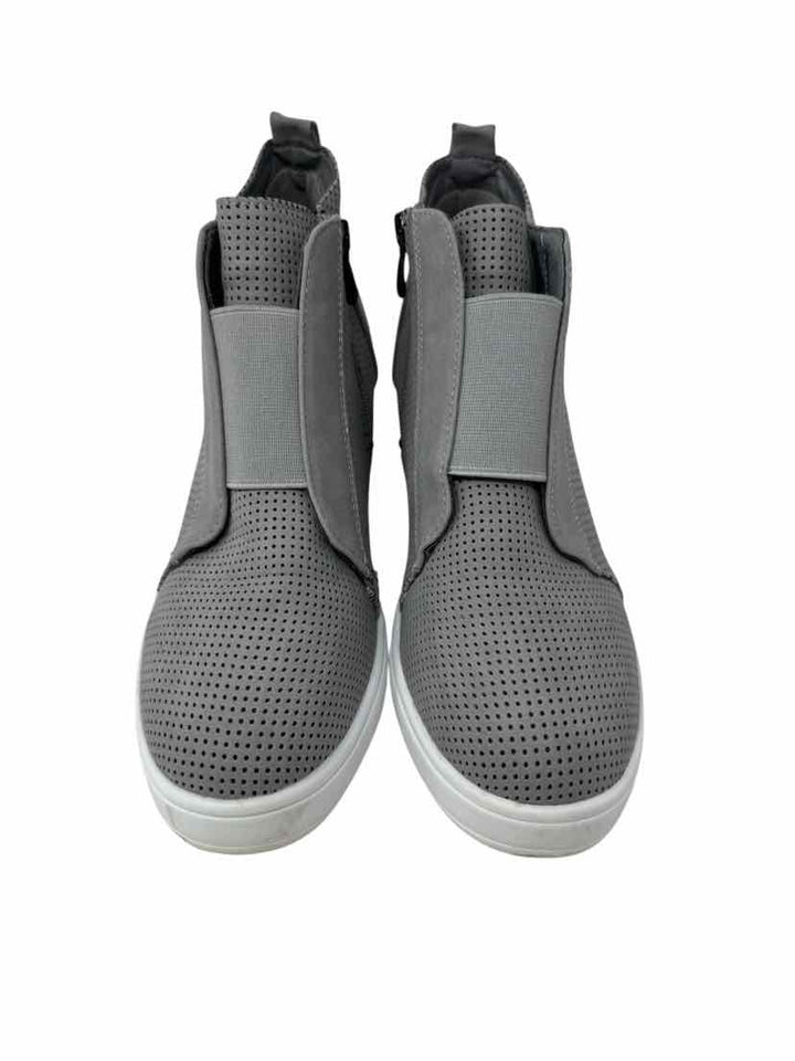 Shoe Size 9.5 Gray Pumps