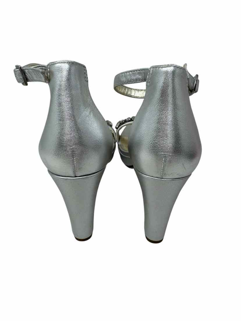 Shoe Size 7.5 Naturalizer Silver Heels