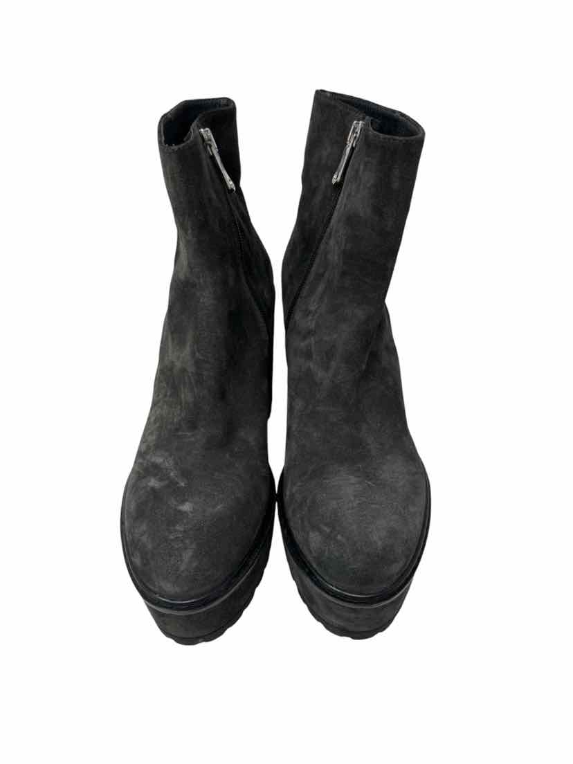 Shoe Size 39 Gray Suede Boots
