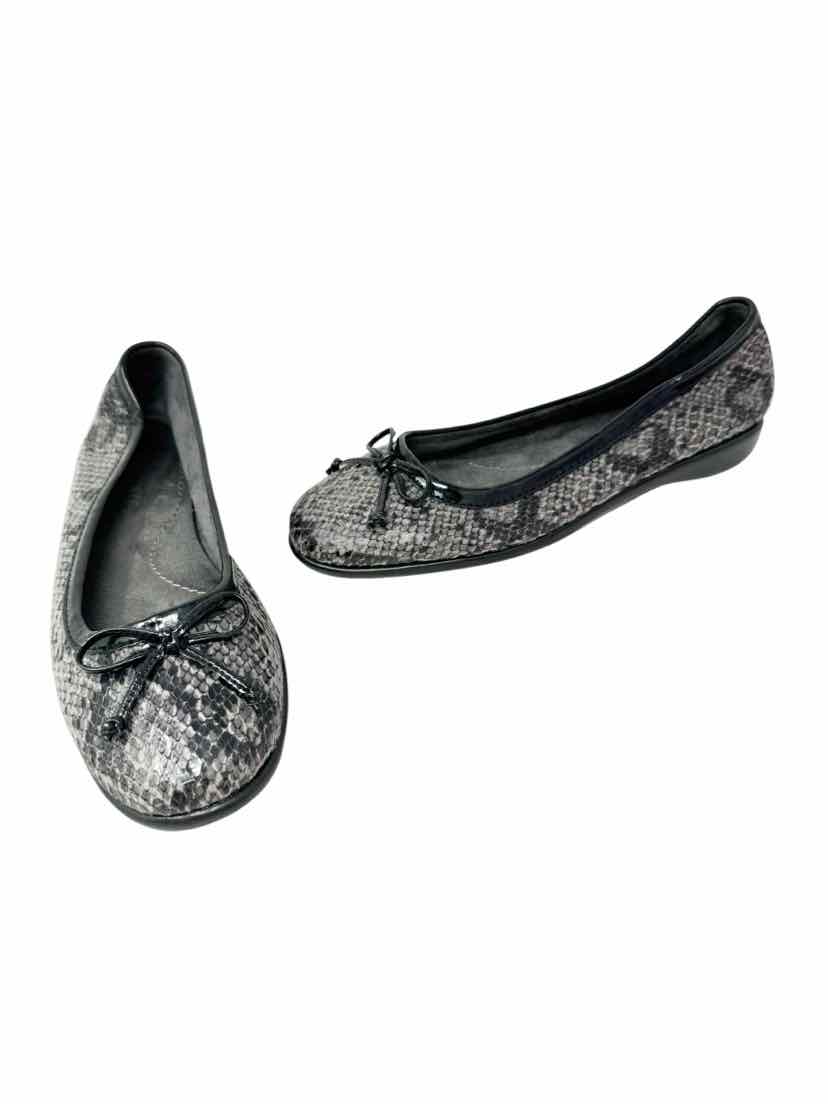 Shoe Size 8 AEROSOLES gray print Flats