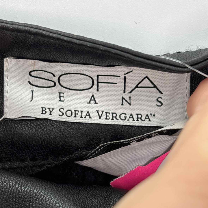 Size 4 SOFIA VERGARA Black Shorts