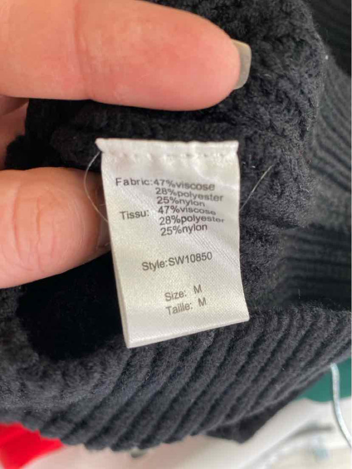 Size M ELAN Black Sweater