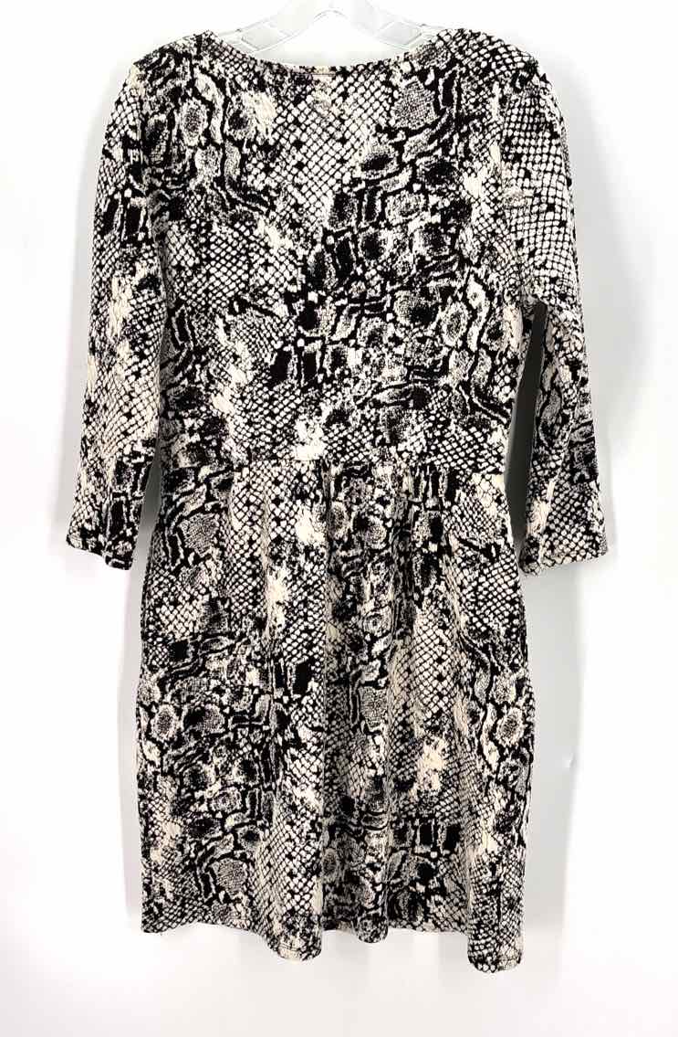 Size M HD Black Print Dress
