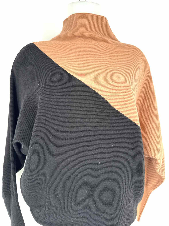 Size M TAHARI Multi-Color Sweater