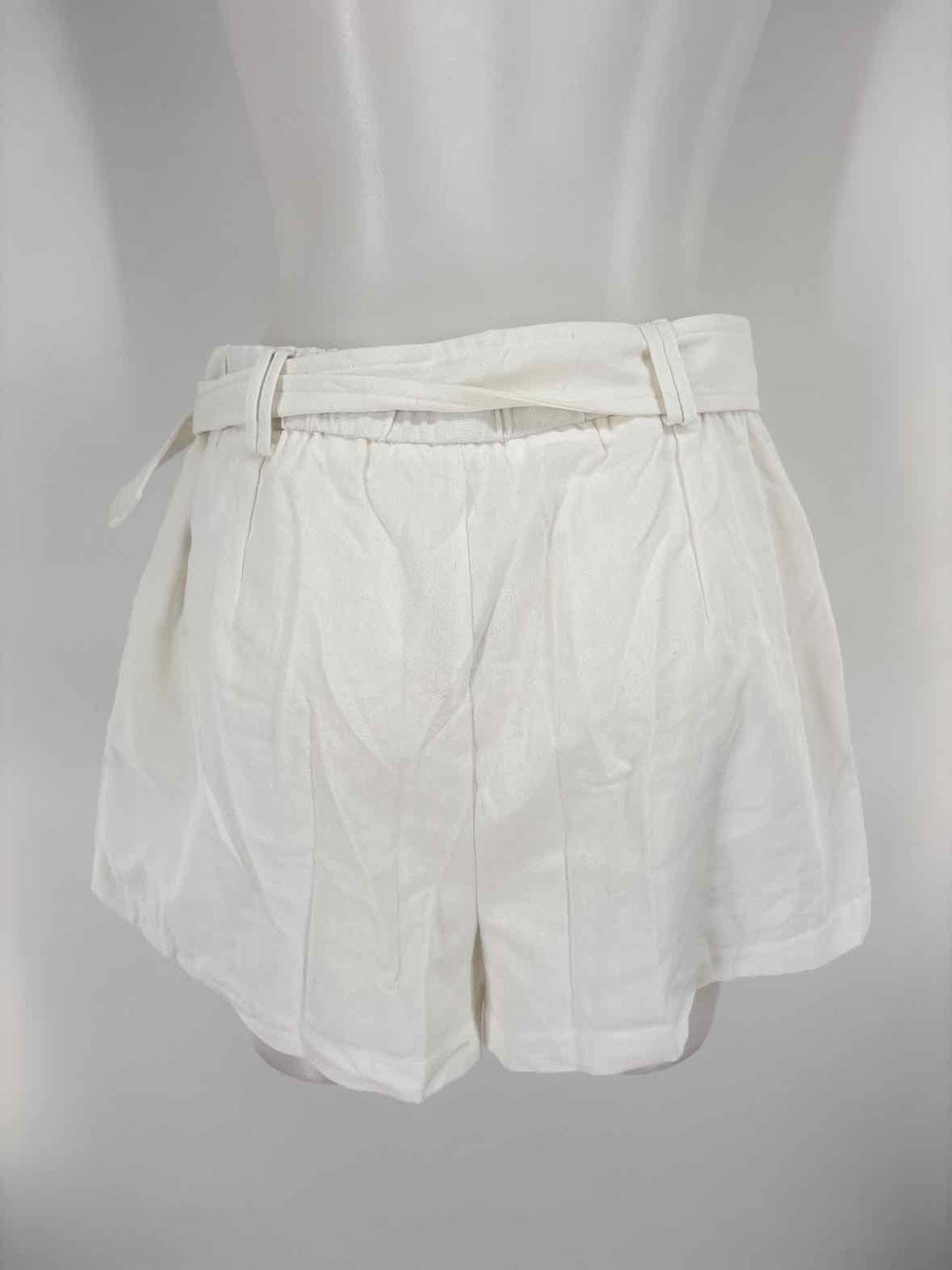Size L White Shorts