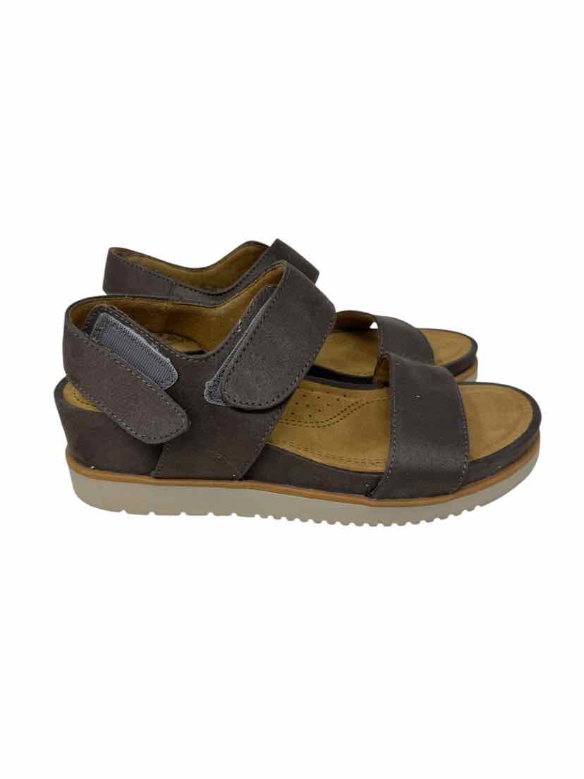 Shoe Size 7.5 Brown Sandals