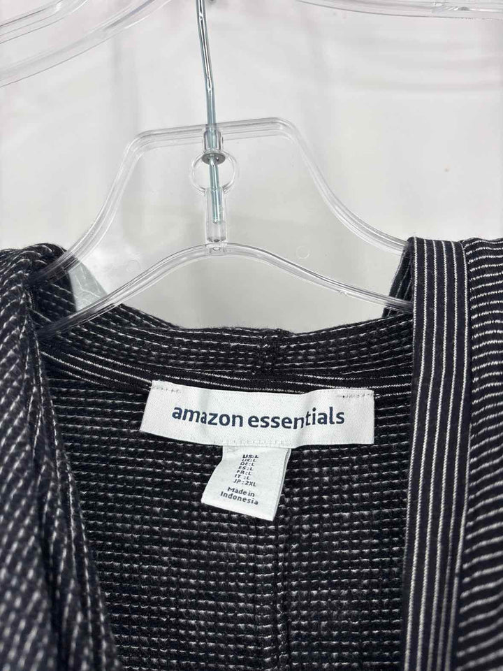 Size L Black/White Shirt