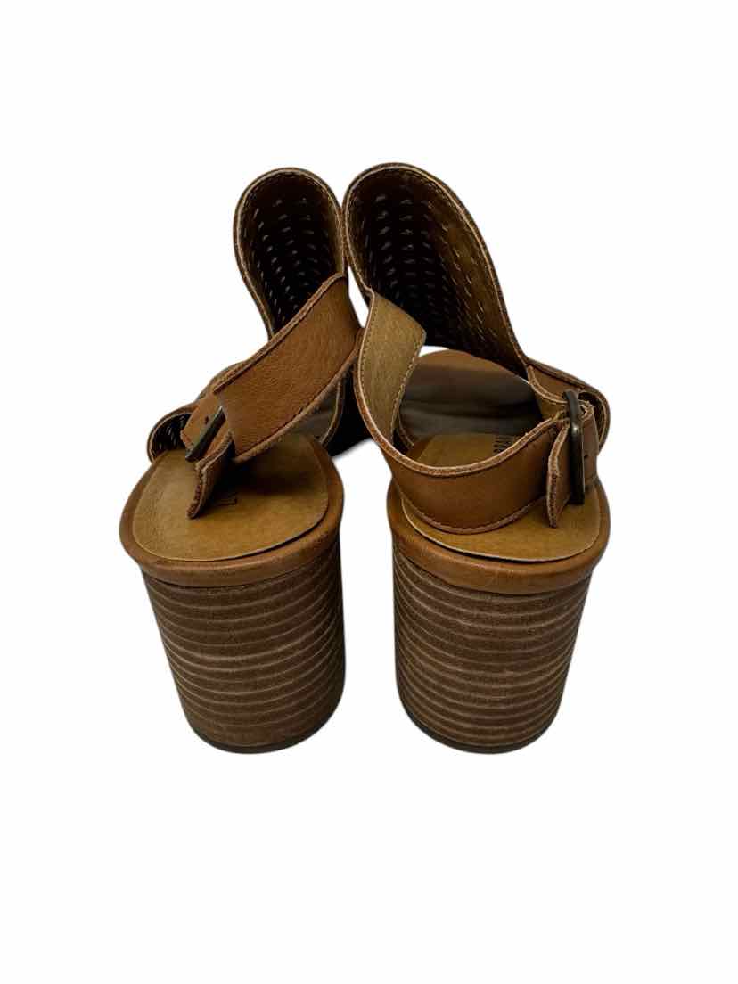 Shoe Size 8.5 LUCKY Brown Sandals