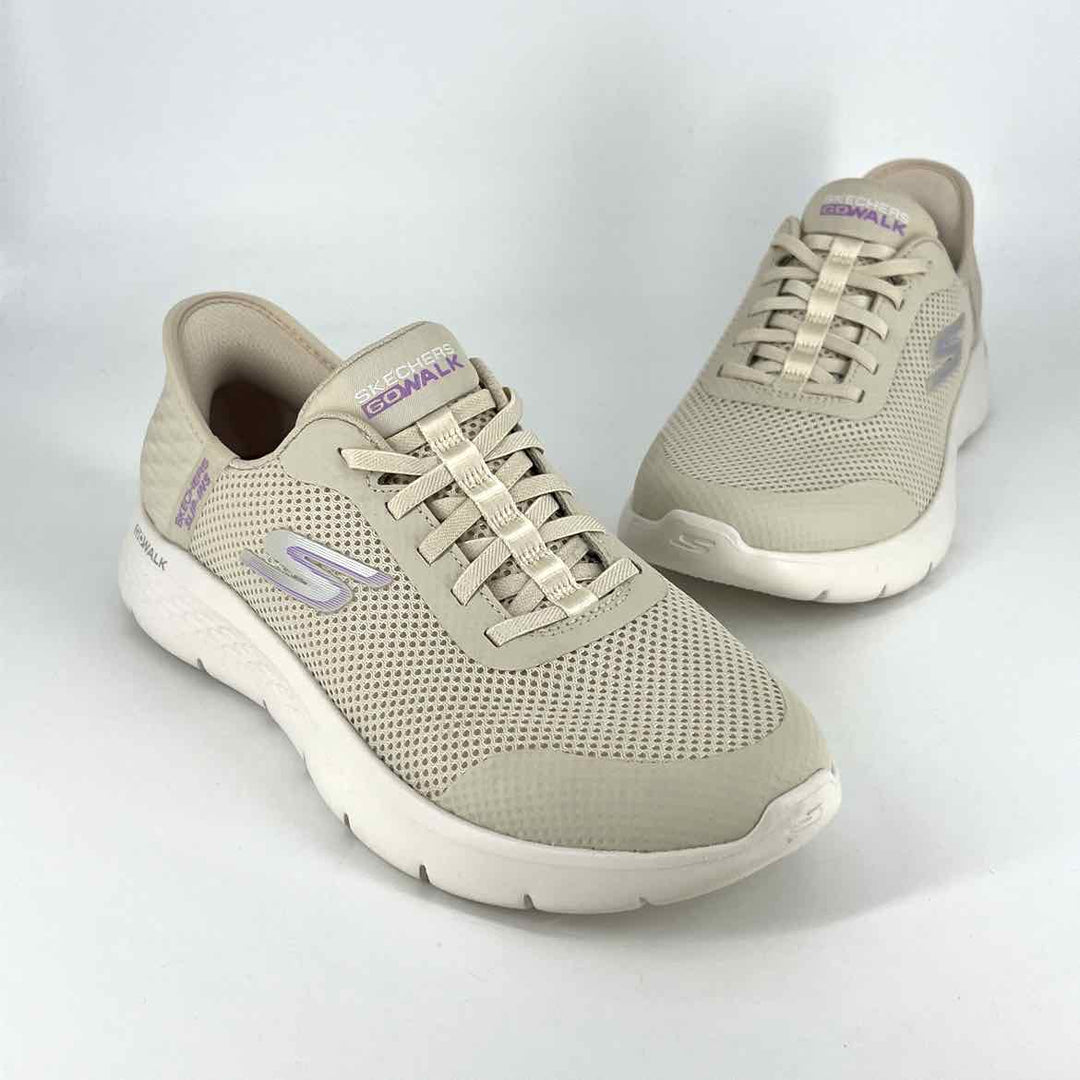 Shoe Size 8 Sketchers Cream Knit Sneakers