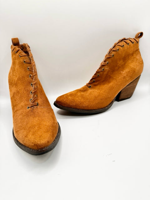 Shoe Size 8.5 Tan Boots