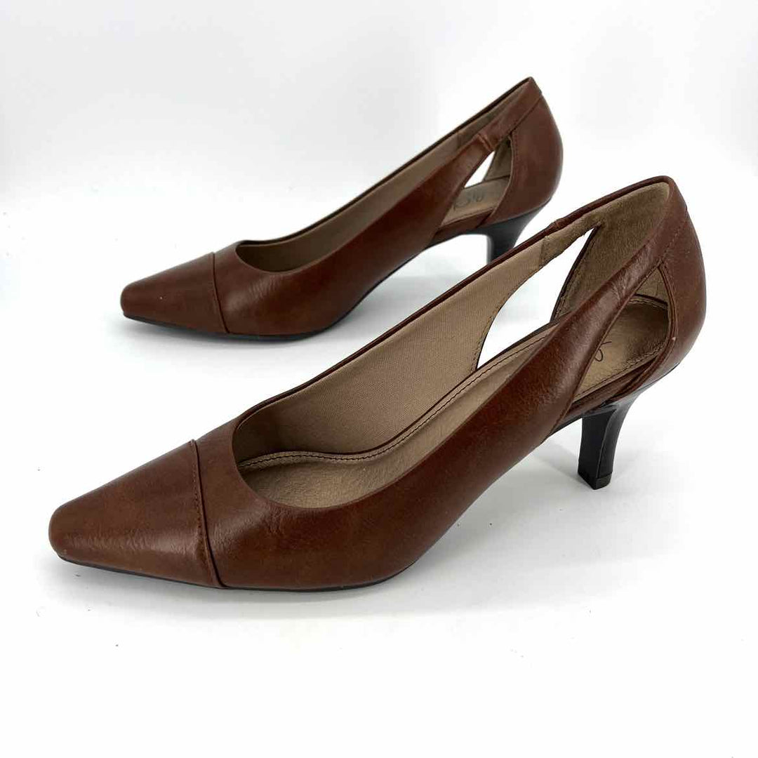 Shoe Size 8 LIFE STRIDE Brown Faux Leather Pumps