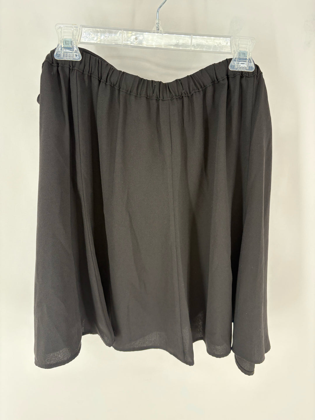 Size 2X LAUREN CONRAD Black Skirt