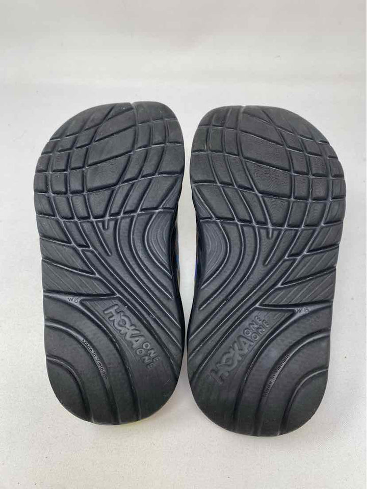 Shoe Size 6 HOKA Blue Print Sandals