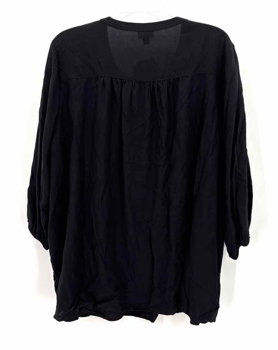 Size 3X Torrid Black Shirt