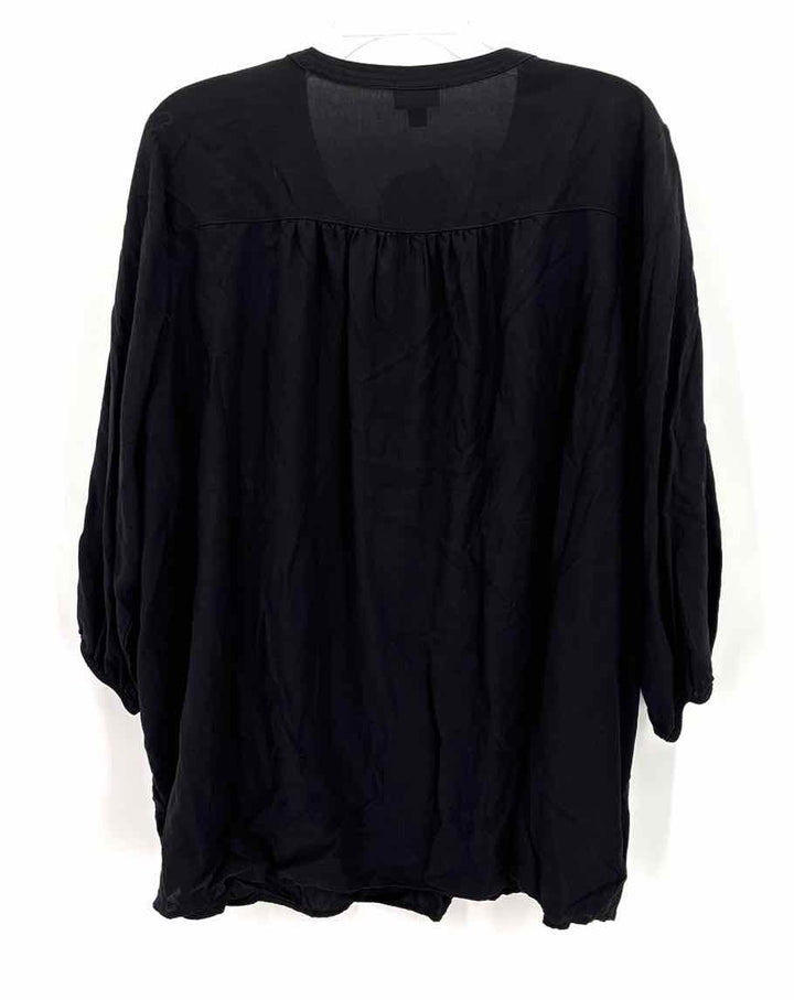 Size 3X Torrid Black Shirt