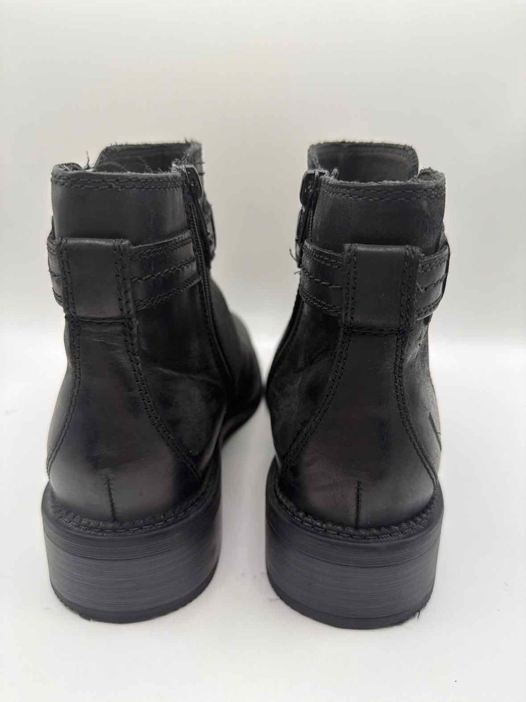 Shoe Size 8 CLARKS Black Boots