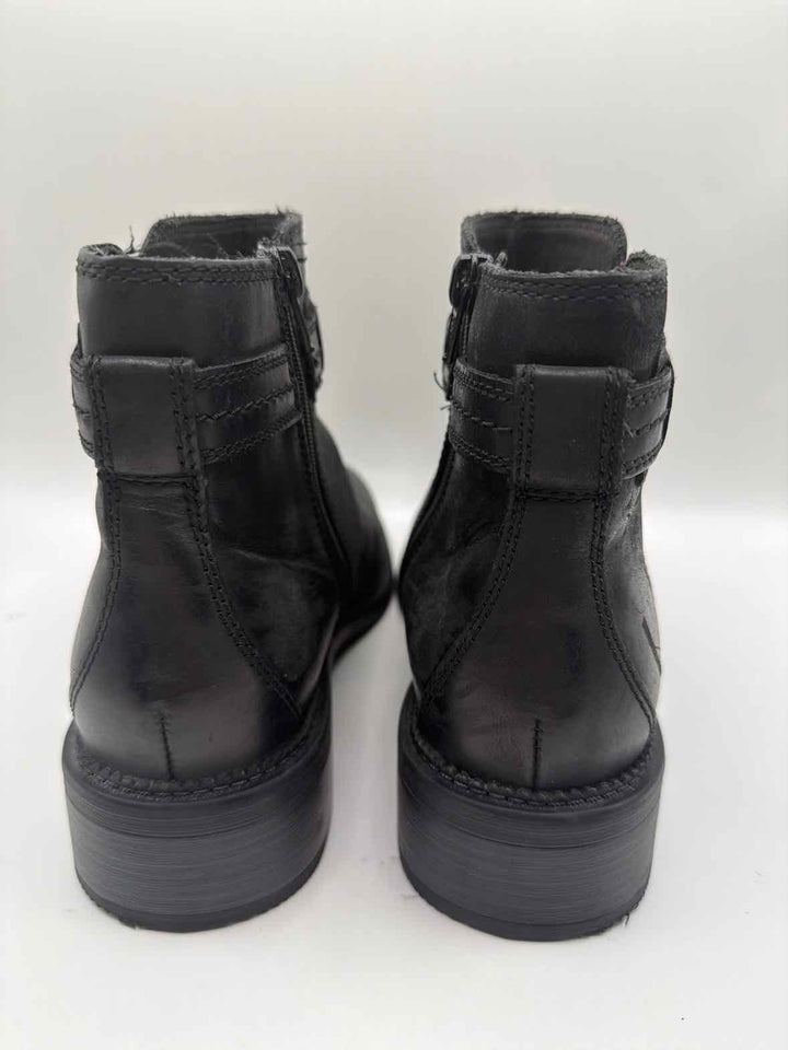Shoe Size 8 CLARKS Black Boots