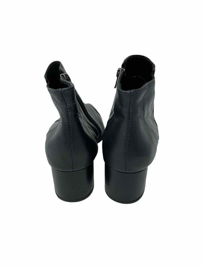 Shoe Size 7 Black Leather Boots