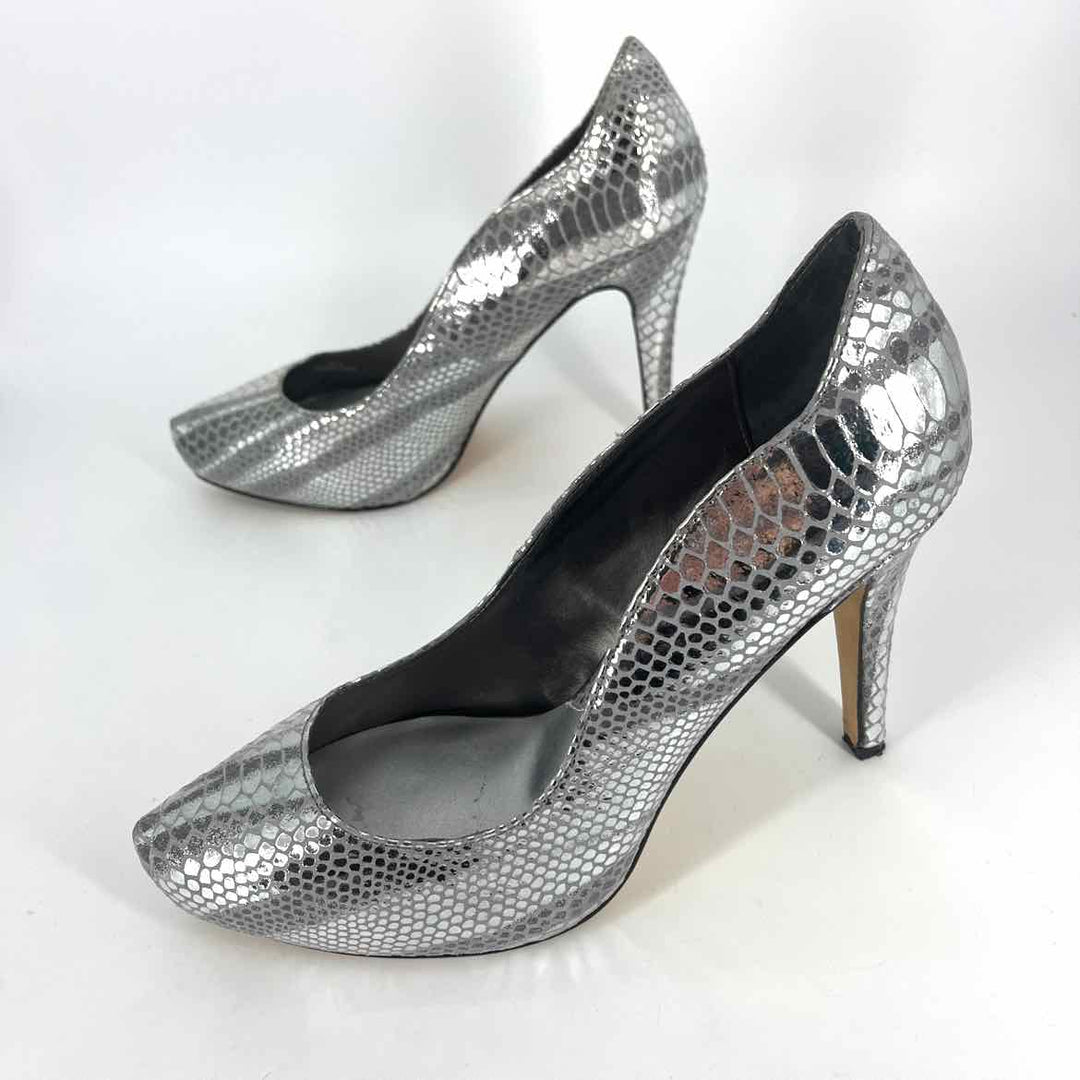 Shoe Size 8.5 White House Black Market Silver Pumps