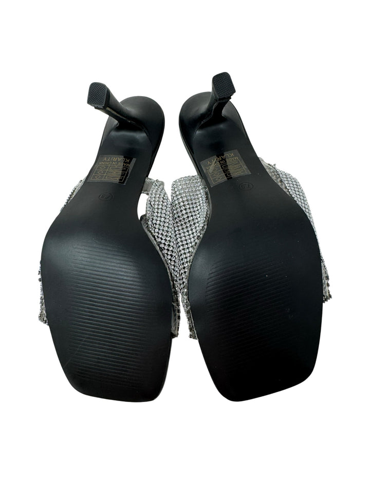 Shoe Size 7.5 Silver Sandals