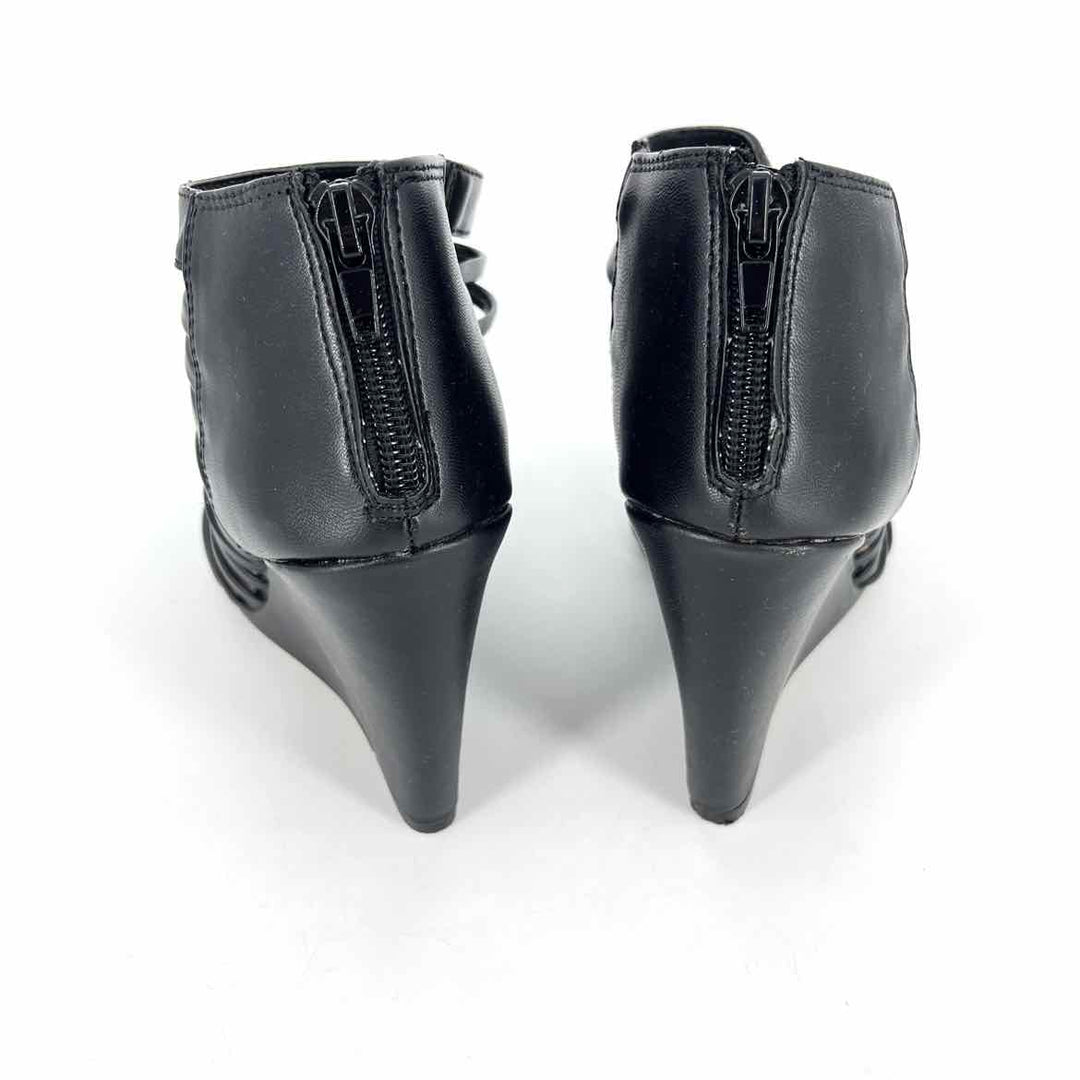 Shoe Size 8 EXPRESS Black Faux Leather Sandals
