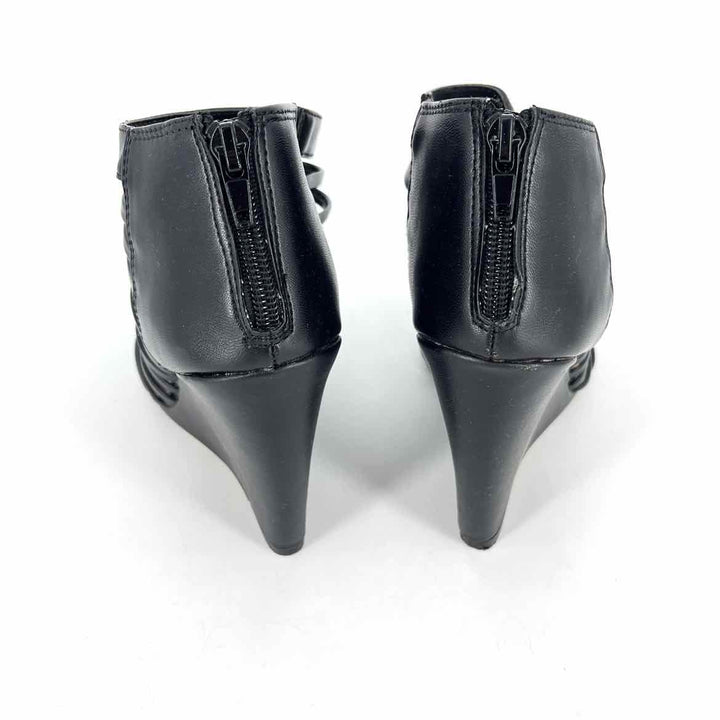 Shoe Size 8 EXPRESS Black Faux Leather Sandals