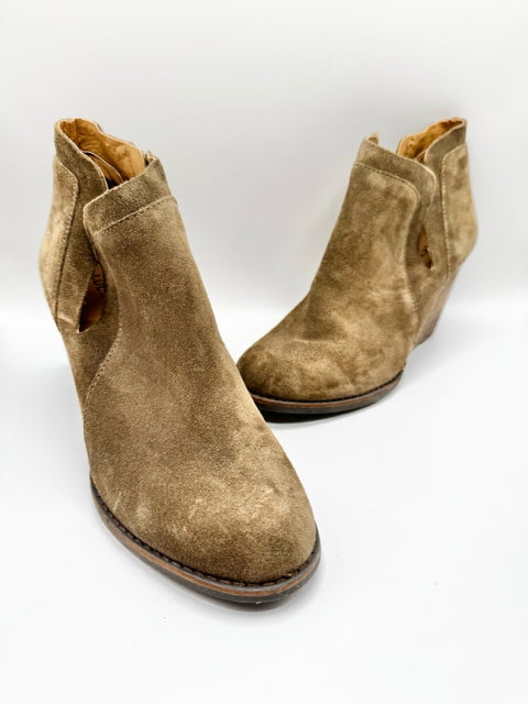 Shoe Size 7 LUCKY Olive Suede Boots