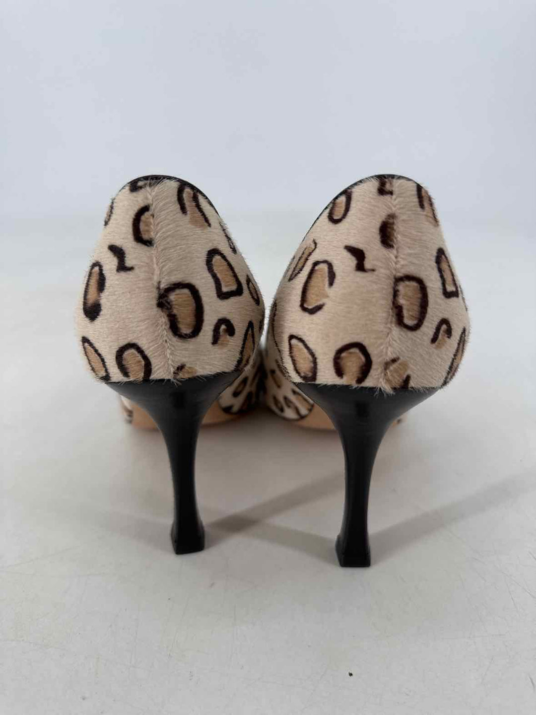 Shoe Size 35 MANOLO BLAHNIK Cream Pumps