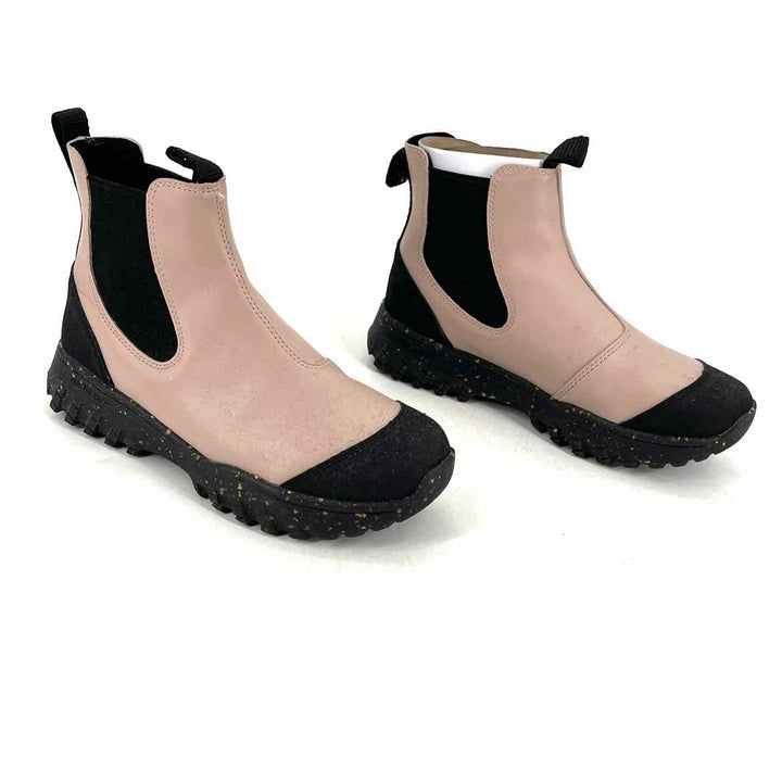Shoe Size 7.5 Pale Pink Rubber Boots