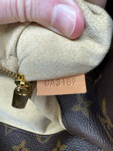 Louis Vuitton Luxury - Purse