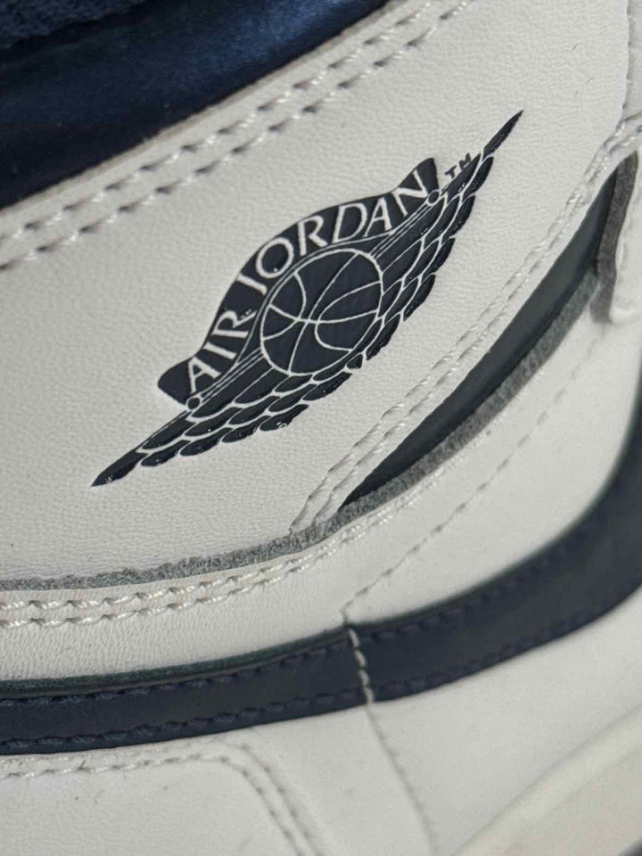 Shoe Size 7 Nike White Sneakers