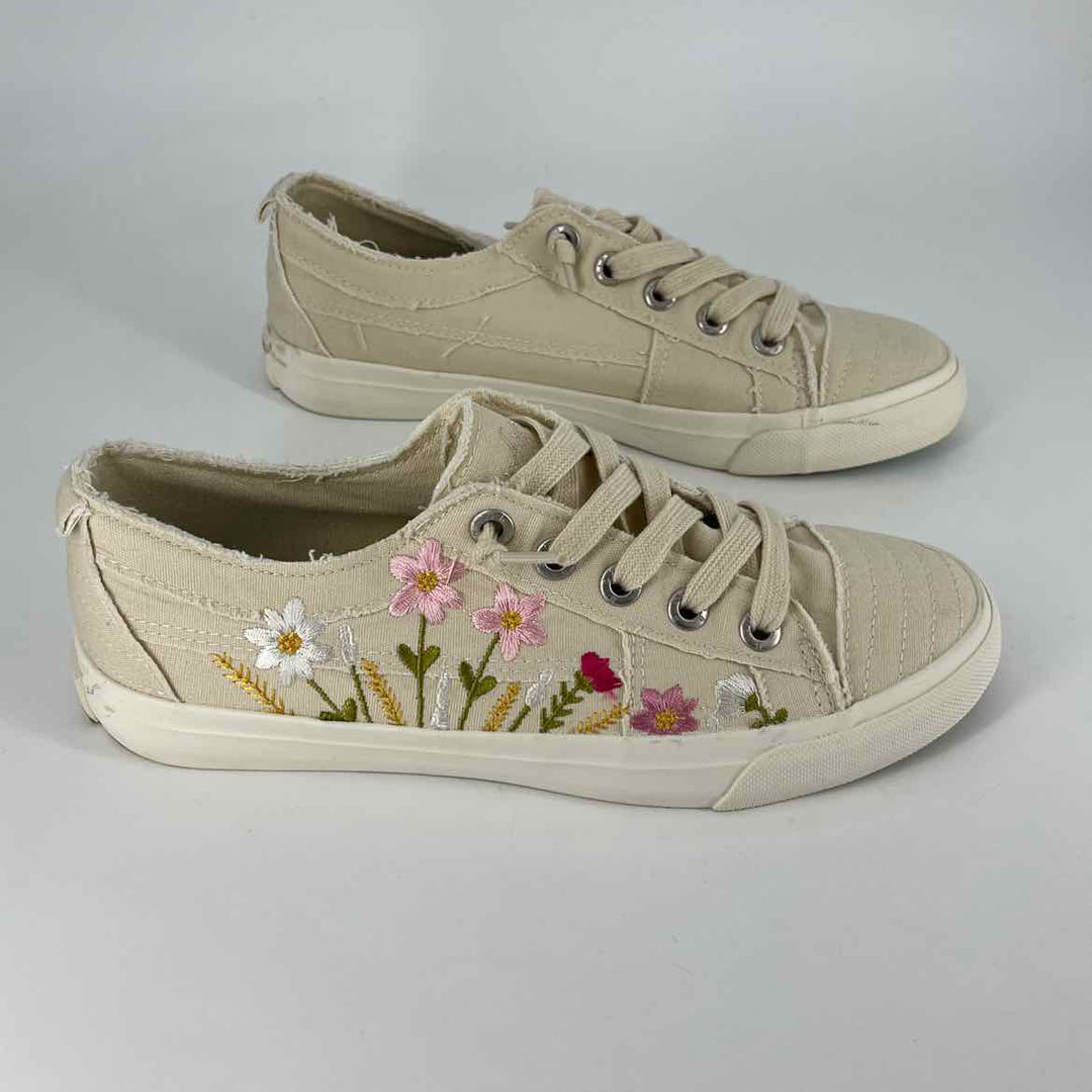 Shoe Size 8 BLOWFISH Cream Canvas Sneakers