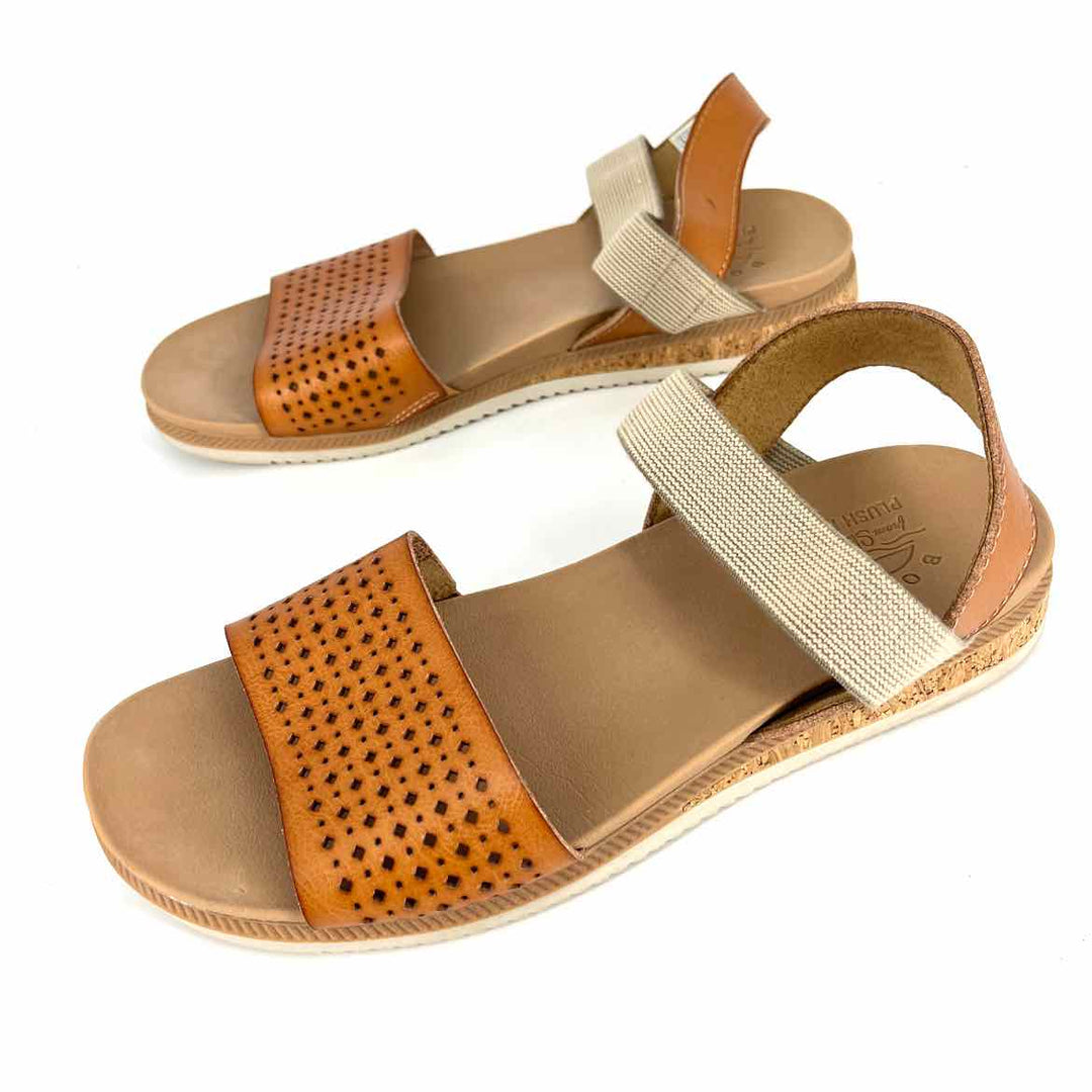 Shoe Size 9 BOBS Camel Faux Leather Sandals