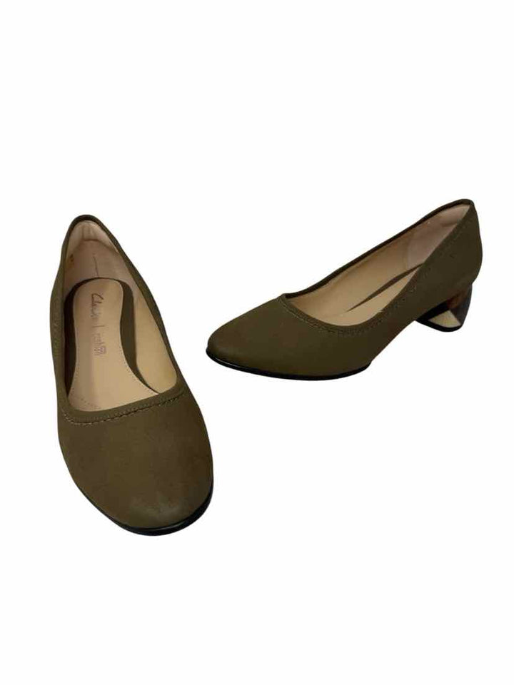 Shoe Size 6.5 CLARKS Olive Pumps